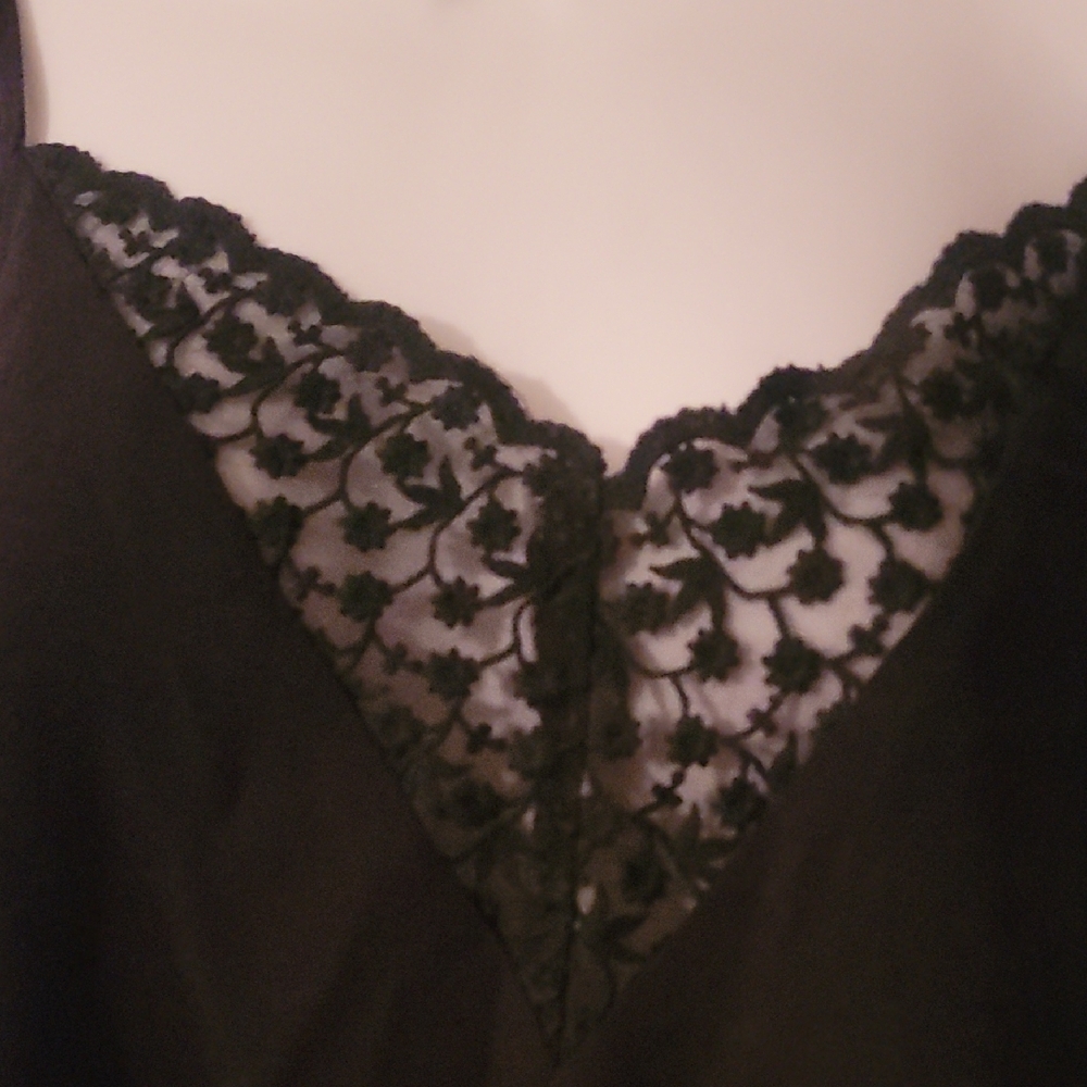 🆕 DAVI & DANI Black Lace-Trim Slip Camisole w Adjustable Straps. L NWT!🔥🖤 - Picture 3 of 5